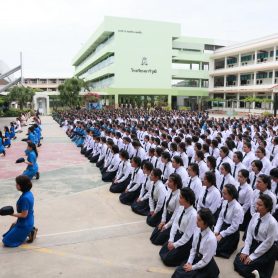พิธีเข้าประกองกองเนตรนารี และเข้าประจำกลุ่มยุวกาชาด ประจำปีการศึกษา2560